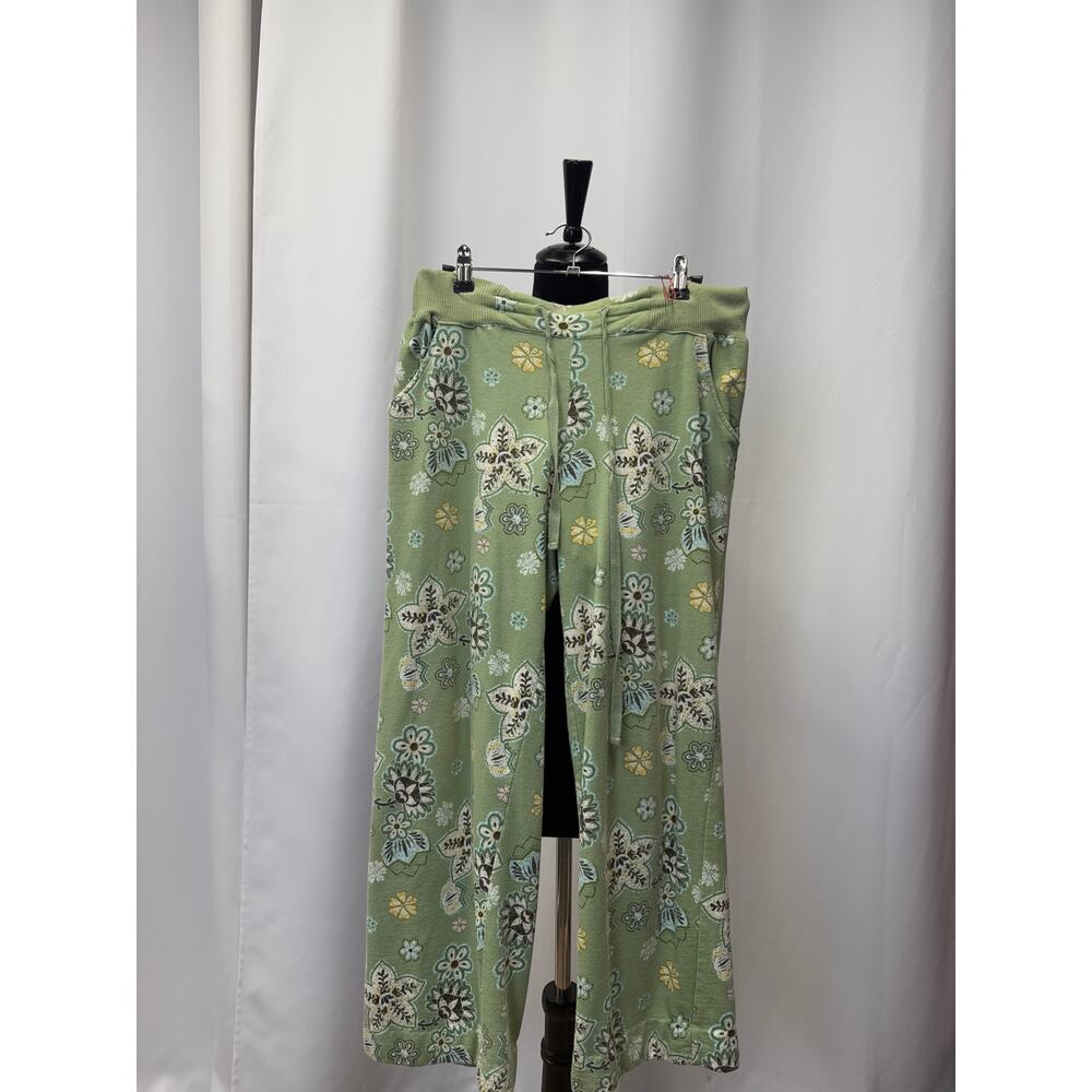 2Life, green floral pants w/ draw string. 
Waist-15, Inseam-26, Rise-11